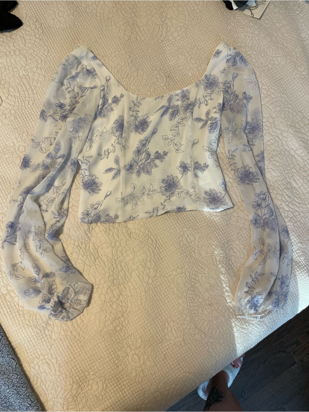House of Harlow Floral Cropped Blouse